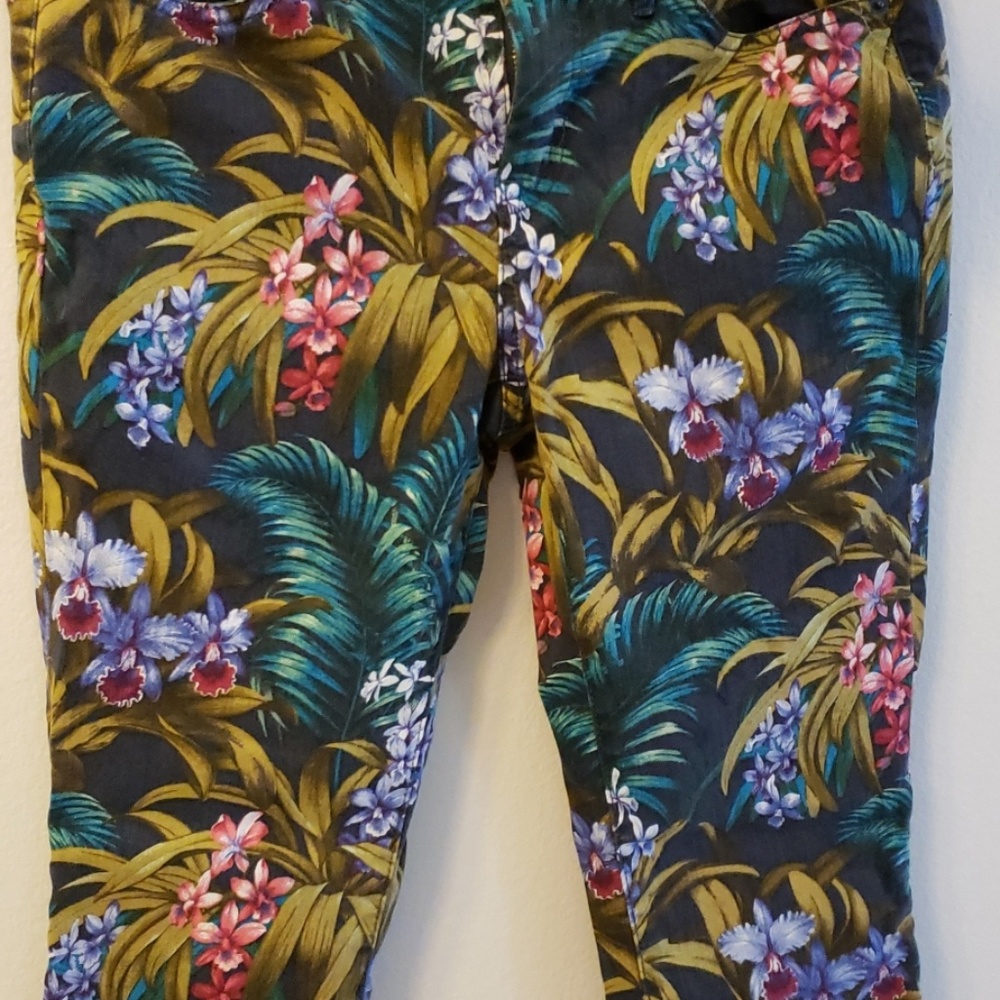 Tommy Bahama floral denim cropped pants